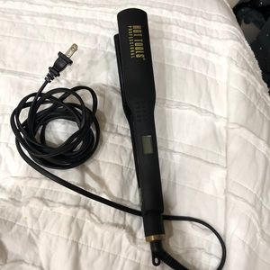 Brand New Hot Tools Straightener